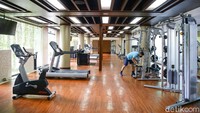 Fasilitas gym di The Trans Resort Bali. Di masa pandemi, ruangan gym tetap buka namun kapasitasnya dikurangi setengahnya saja.