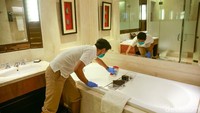 Di dalam TRANSCARE juga ada para heroes. Mereka adalah penjamin kebersihan atau spesialis kebersihan di berbagai bidang, mulai dari makanan hingga kamar.