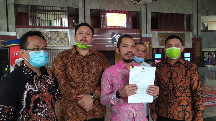 Tim hukum Berkarya kubu Tommy Soeharto (Arun/detikcom)