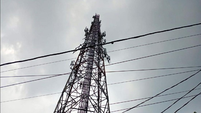 Tower yang Dipanjat Pria di Sukabumi