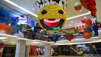 Para pengunjung Trans Studio Mall Bali juga diminta selalu menerapkan jaga jarak. Mal ini telah mengikuti aturan protokol kesehatan dari pemerintah.