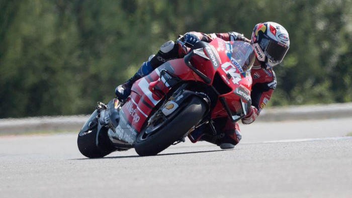 BRNO, CZECH REPUBLIC - AUGUST 08:  Andrea Dovizioso of Italy and Ducati Team rounds the bend during the MotoGP Of Czech Republic - Qualifying Practice at Brno Circuit on August 08, 2020 in Brno, Czech Republic. (Photo by Mirco Lazzari gp/Getty Images)