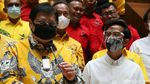 Momen Gibran Terima SK Dukungan Golkar dari Airlangga