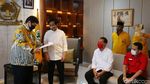 Momen Gibran Terima SK Dukungan Golkar dari Airlangga