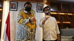 Momen Gibran Terima SK Dukungan Golkar dari Airlangga