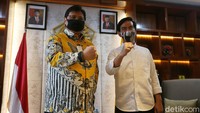 Airlangga mengatakan penyerahan SK dukungan kepada Gibran menjadi simbol kerja sama Golkar dan PDI Perjuangan di Pilkada Serentak 2020.