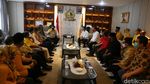 Momen Gibran Terima SK Dukungan Golkar dari Airlangga