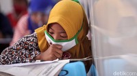 Kini, anak-anak dengan berbagai tingkatan sekolah ini, bisa memanfaatkan akses internet gratis tersebut untuk menuntaskan tugas-tugas sekolahnya.