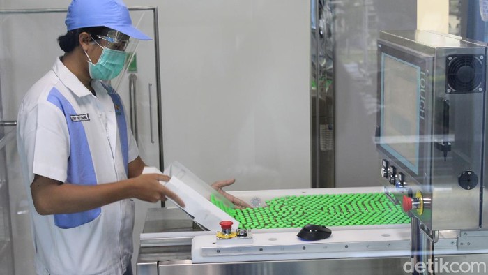 Upaya untuk memproduksi vaksin virus Corona terus dilakukan. Gedung 43 pun rencananya akan dijadikan tempat produksi vaksin COVID-19 di Bandung.
