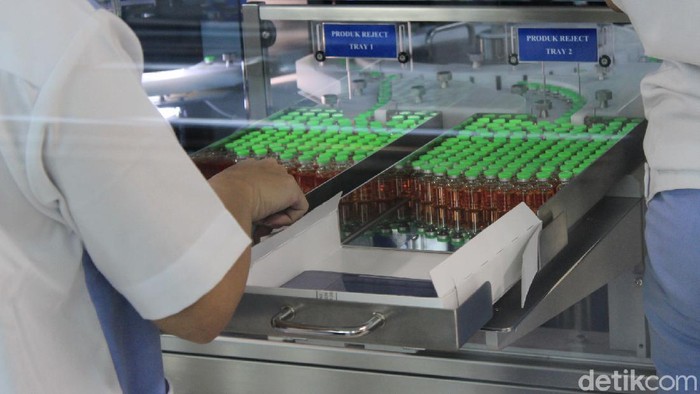 Upaya untuk memproduksi vaksin virus Corona terus dilakukan. Gedung 43 pun rencananya akan dijadikan tempat produksi vaksin COVID-19 di Bandung.