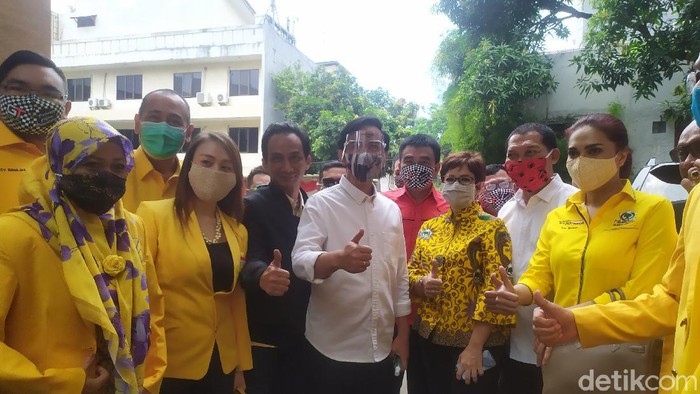 Gibran sambangi Kantor DPP Corona (Arun/detikcom)