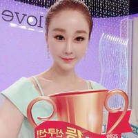 Ham So Won awalnya dikenal setelah memenangkan Miss Korea di 1997. Ia lalu mulai membintangi film meski sembilan tahun belakangan belum tampil berakting lagi. Ia pernah main dalam Sex Is Zero hingga Ameera. Foto: Instagram @ham_so1