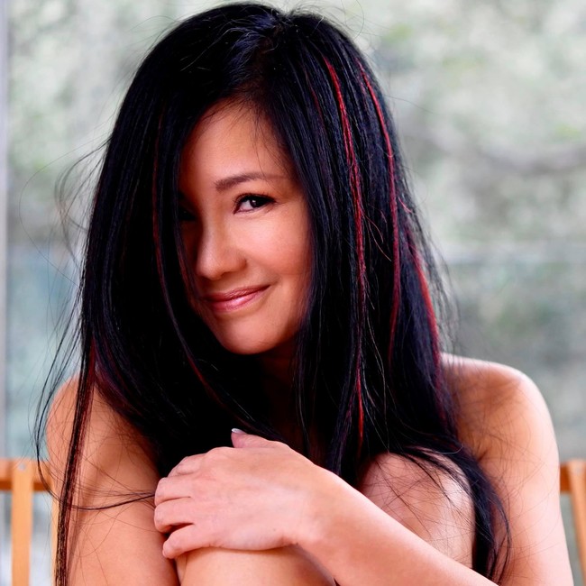 Hong Nhung yang memiliki kemampuan vokal luar biasa ini kerap menjadi juri dari acara menyanyi bergengsi di Vitenam di antaranya Vietnam Idol dan Giong Hat Viet. Foto: Facebook Le Hong Nhung