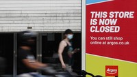 Meski begitu, Kantor Statistik Nasional (ONS) Inggris mengatakan ekonomi bangkit kembali pada bulan Juni karena aturan pembatasan pergerakan yang diterapkan pemerintah mulai berkurang. AP Photo/Alastair Grant.