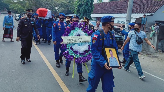 Jenazah dua polisi yang gugur dalam kecelakaan speed boat di Kaltara diterbangkan ke daerah asal