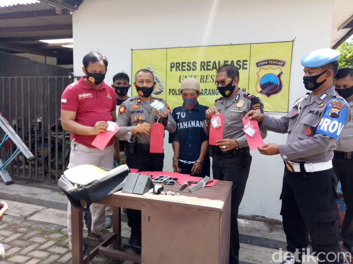 Jumpa pers kasus pencurian di Polsek Semarang Selatan, Rabu (12/8/2020).