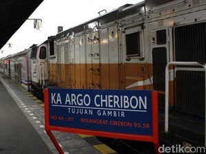 4 Bulan Tak Beroperasi, KA Argo Cheribon Kembali Angkut Penumpang