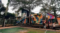Adapula lapangan bulu tangkis yang bisa juga dijadikan sebagai arena futsal. Dok. Instagram/kandankjurank