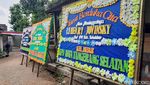 Karangan Bunga Hiasi Rumah Duka Staf KPU Yahukimo yang Dibunuh OTK