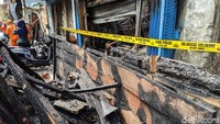 Kebakaran yang terjadi Selasa malam itu telah menghanguskan sejumlah rumah. Sebanyak 974 jiwa juga terdampak kebakaran tersebut.