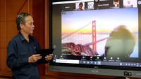Plt Direktur Standardisasi Perangkat Pos dan Informatika Kementerian Komunikasi dan Informatika, Indra Utama memberikan sosialisasi regulasi IoT yang berlaku di Indonesia, saat Kelas Virtual Konsultasi IoT Solutions Makers Creation 2020, di Jakarta, Rabu (12/8/2020). Foto: dok. Kemenkominfo