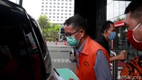 KPK menduga perbuatan tersangka mengakibatkan kerugian negara sebesar Rp 205,3 miliar dan USD 8,65 juta atau setara dengan Rp 125 miliar. Jika ditotal, kerugian negara dalam kasus itu diduga mencapai Rp 330 miliar.