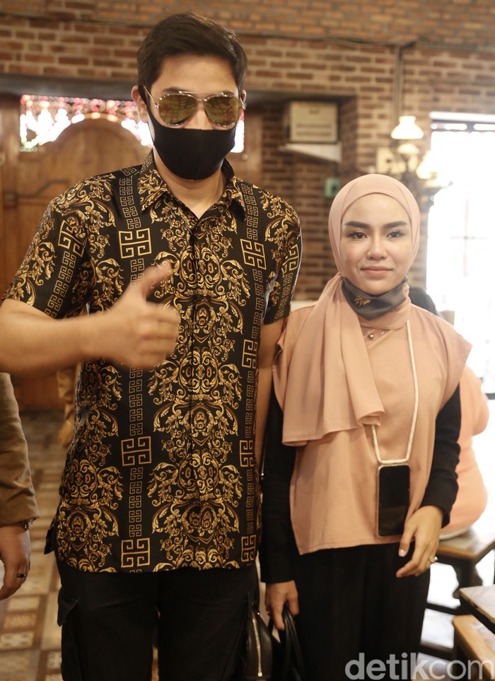 Medina Zein dan suaminya, Lukman Azhari, saat ditemui di kawasan Tebet.