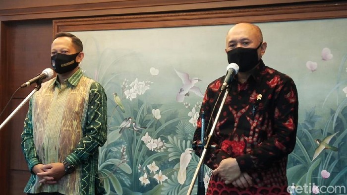 Mendagri Tito Karnavian dan Menteri Koperasi dan UKM Teten Masduki