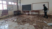 Ditambah lagi kini, sejak diberlakukannya belajar di rumah, siswa dan guru jarang ada yang ke sekolah. Sehingga beberapa bulan ini sekolah tidak terpelihara maksimal.