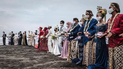 Momen Nikah Massal Jelang HUT RI di Yogyakarta