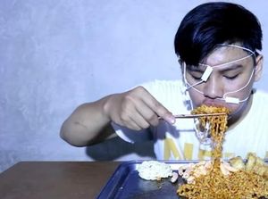 5 Aksi Kocak Video Mukbang Netizen yang Bikin Ngakak