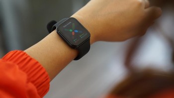 Oppo Watch tenjalankanWear OS. Selain bisa menyesuaikan tampilan jam, sistem operasi buatan Google ini menyediakan banyak aplikasi di Play Store dan fitur kesehatan. Foto: Oppo Indonesia