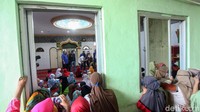 Salah satunya diberikan di Mushola An-nur, Kosambi, Jakarta Barat.