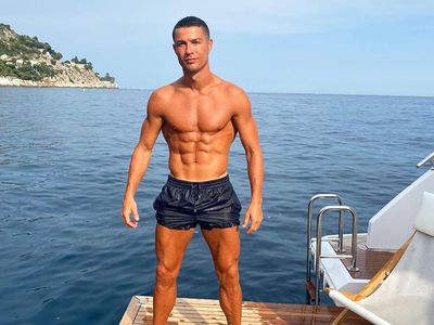 Cristiano Ronaldo dan Pesepakbola Lain yang Sudah Liburan Duluan