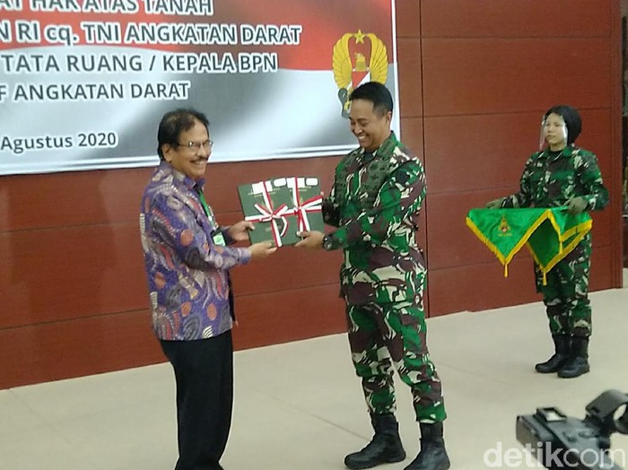 Penyerahan sertifikat hak pakai untuk lahan Urut Sewu dari pemerintah kepada TNI AD, Rabu (12/8/2020).