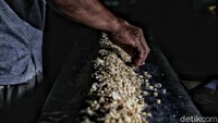 Menurunnya jumlah produksi sudah terjadi sejak tiga bulan terakhir.  