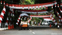 Kini permukiman itu terlihat semarak dengan adanya pernak-pernik merah putih.