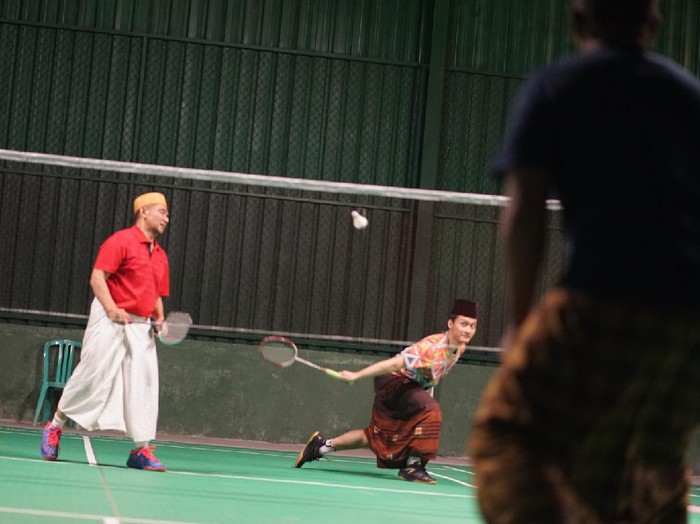 Ponpes Lirboyo Kediri Dirikan GOR Badminton Wajib Kenakan Sarung

Andhika Dwi