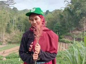 Sosok Inspiratif Almarhumah Mahasiswi Cum Laude yang Wisuda Digantikan Ayah