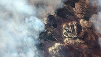 Kebakaran hutan ini telah terjadi sejak seminggu lalu. ©2020 Maxar Technologies via AP.