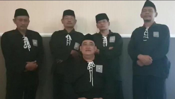 Puluhan oknum PSHT Situbondo ditetapkan sebagai tersangka kasus kekerasan. Terkait hal itu, kini beredar video permintaan maaf Ketua PSHT Situbondo.