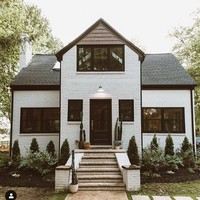 Salah satu video Christine mengenai rumahnya beberapa waktu lalu viral di TikTok. Video yang memperlihatkan before after rumahnya dari yang dulunya usang dan tua kini jadi menakjubkan itu sudah ditonton lebih dari 1,3 juta kali. Lebih dari 316 ribu pengguna TikTok memberikan tanda like pada video renovasi rumah tersebut. Foto: Instagram @ _forthehome