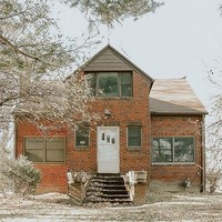 Inilah rumah usang yang penampakannya setelah direnovasi viral di TikTok. Rumah ini dimiliki oleh Christine Higgs. Christine pun rutin mengunggah di TikTok mengenai desain rumahnya melalui akun @_forthehome. Foto: Instagram @ _forthehome