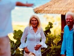 Suami Berduit Ribuan Triliun dan Tetap Setia dengan Istrinya