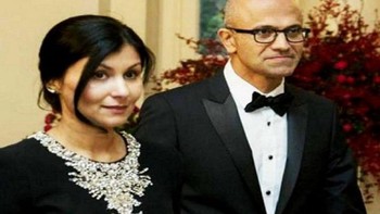 Nadella dan sang istri dikaruniai 3 orang anak dan tinggal di Washington. Seperti Pichai, mereka pertama kali bertemu di tanah kelahiran, India. Foto: istimewa