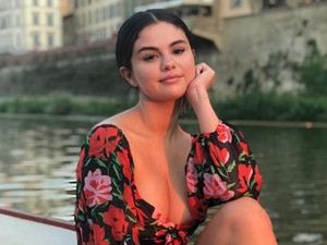 Selena Gomez Pernah Marah-marah ke Bos Facebook, Ada Apa?