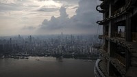 Diketahui, gedung yang awalnya dirancang setinggi 636 meter dengan biaya pembangunan mencapai Rp 4,27 miliar dollar AS itu sempat terkendala dengan tinggi bangunannya hingga kemudian tinggi gedung pun dipangkas hingga menjadi kurang dari 500 meter. Getty Images/Stringer.