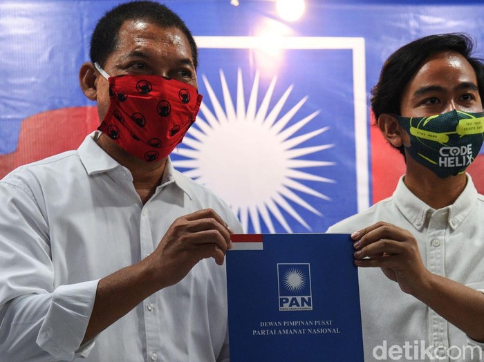 Gibran Rakabuming Raka mendatangi kantor DPP PAN di Jakarta. Kedatangannya untuk menerima SK dukungan dari PAN untuk Pilwalkot Solo 2020.
