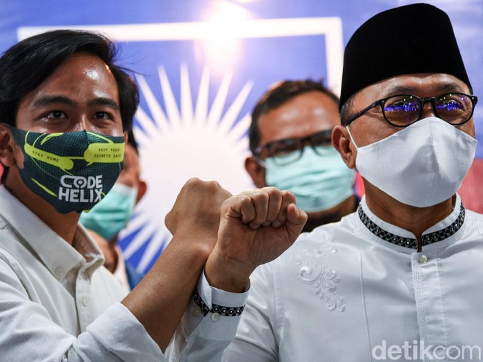 Gibran Rakabuming Raka mendatangi kantor DPP PAN di Jakarta. Kedatangannya untuk menerima SK dukungan dari PAN untuk Pilwalkot Solo 2020.