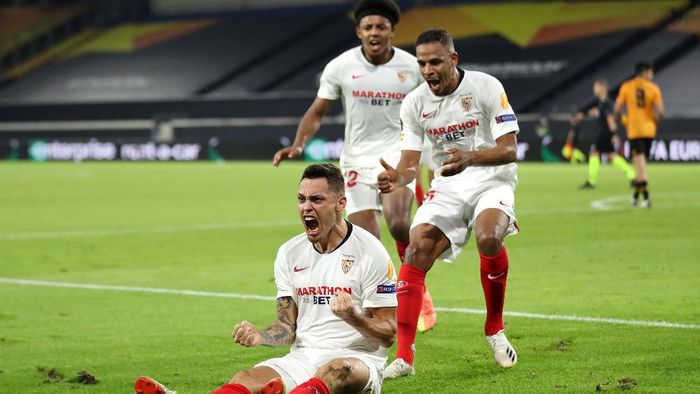 sevilla lucas ocampos liga europa DUISBURG, GERMANY - AUGUST 11: Lucas Ocampos of Sevilla celebrates after scoring his sides first goal during the UEFA Europa League Quarter Final between Wolves and Sevilla at MSV Arena on August 11, 2020 in Duisburg, Germany. (Photo by Friedemann Vogel/Pool via Getty Images)